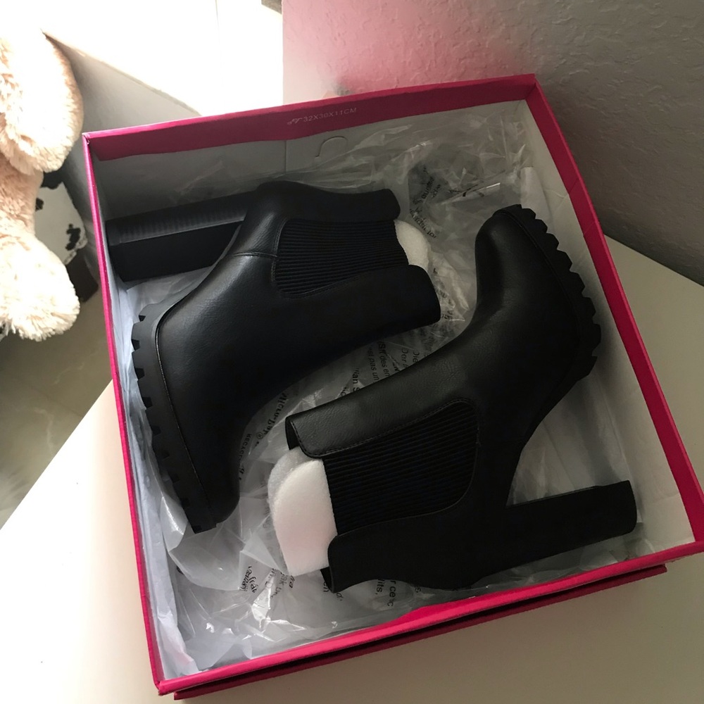 Winter Booties!!! - image 2